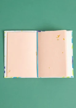 Gudrun Sjödén Anteckningsbok "Brush" i tygbeklätt papper