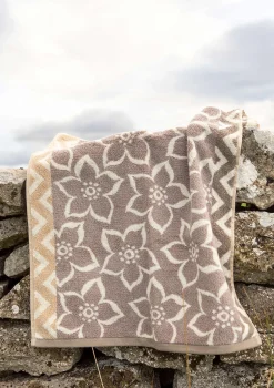 Gudrun Sjödén Handduk "Stars" i ekologisk bomull