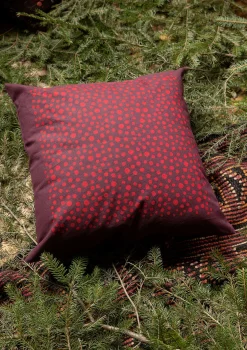 Gudrun Sjödén Kuddfodral "Gnistra" i ekologisk bomull