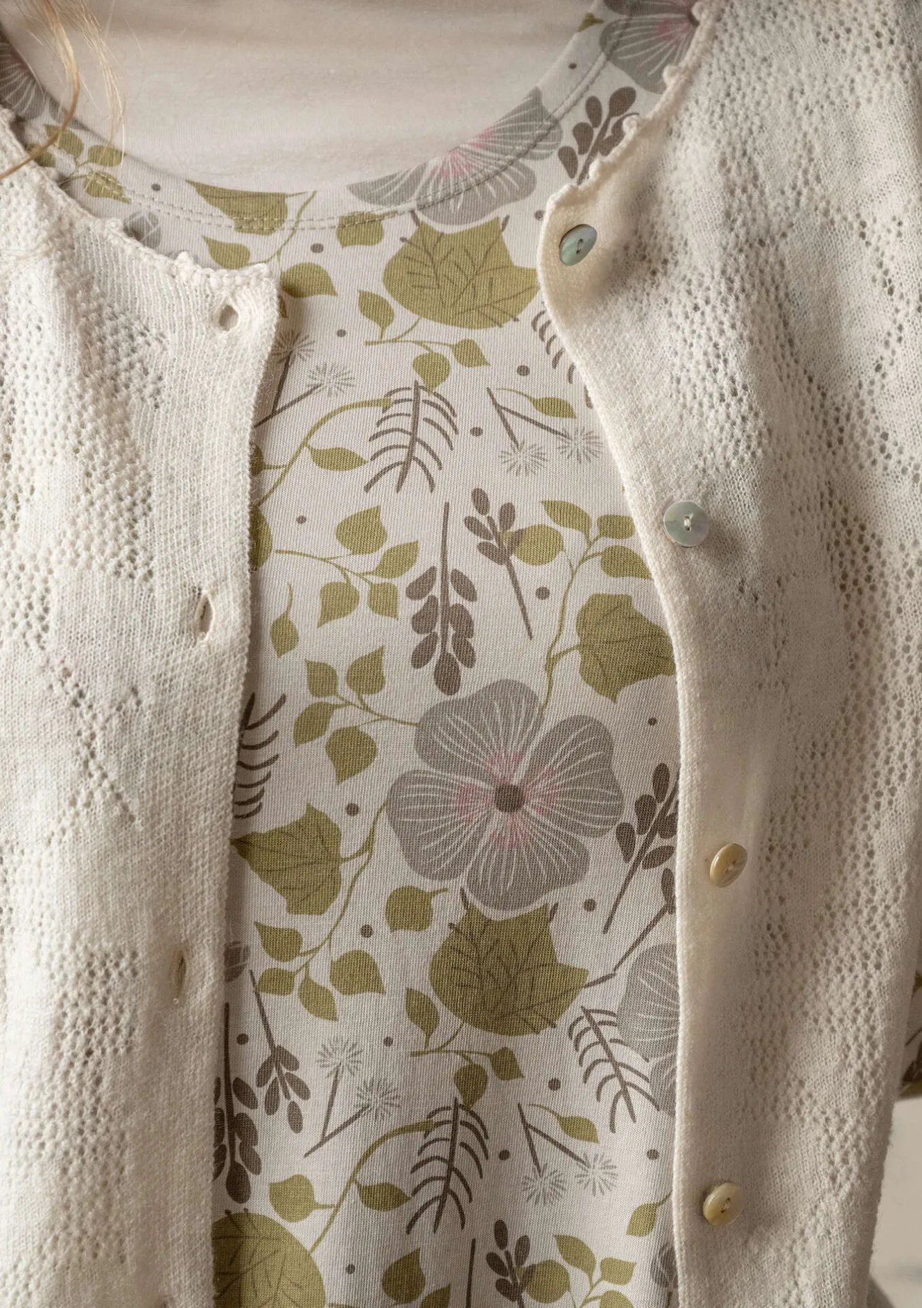 Gudrun Sjödén Pointellekofta "Blomstra" i filtad ull