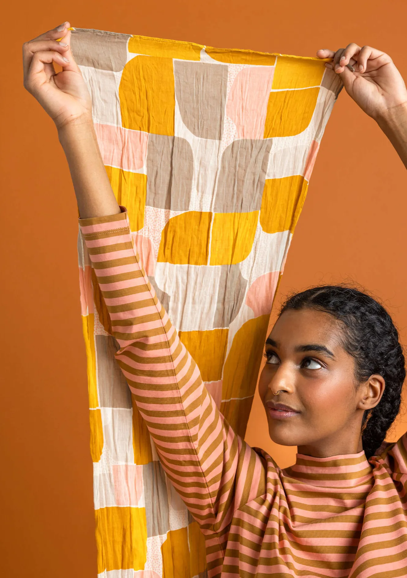 Gudrun Sjödén Sjal "Hedda" i ekologisk bomull