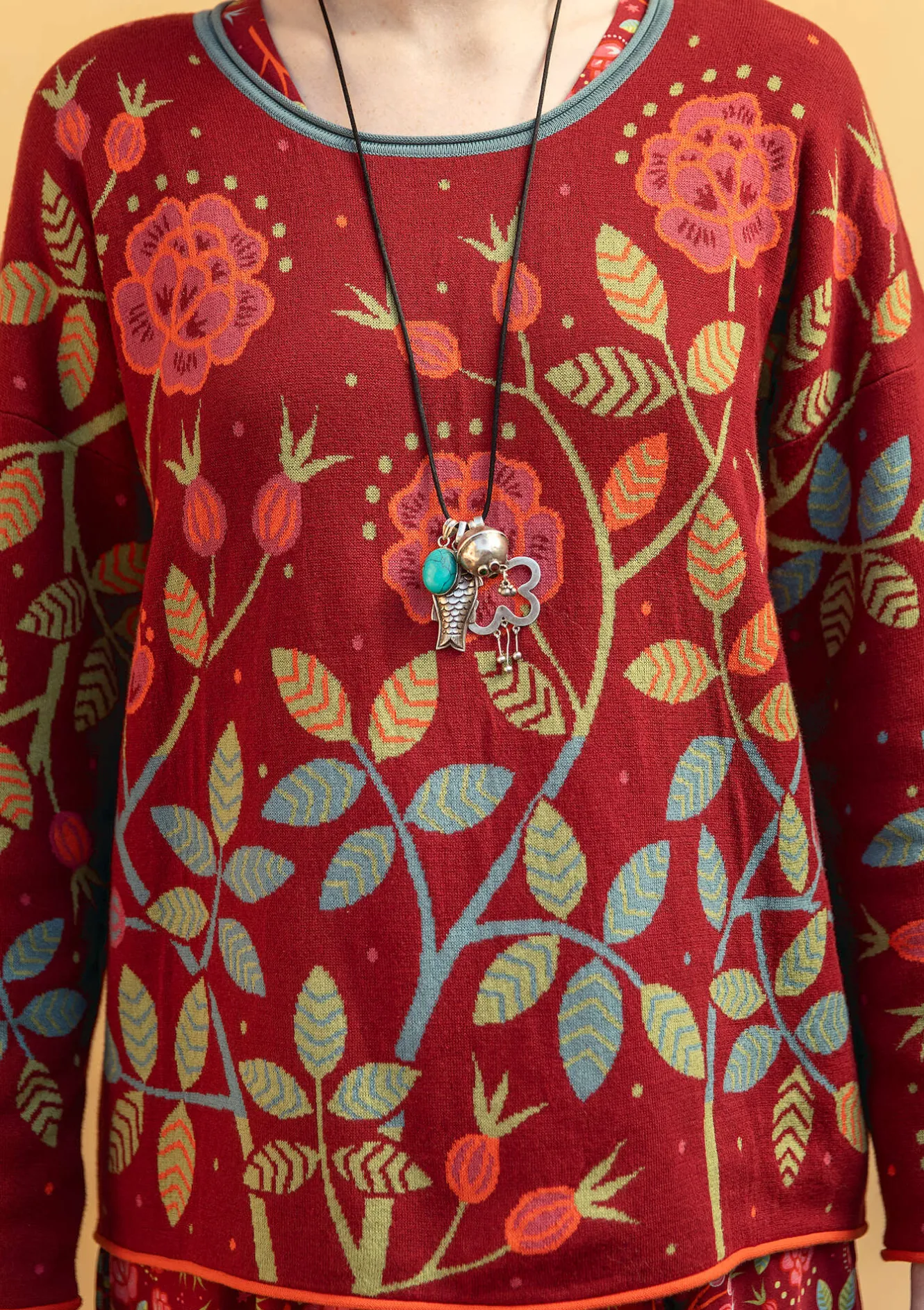 Gudrun Sjödén Stickad tröja "Nyponros" i ekologisk/återvunnen bomull