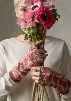 Gudrun Sjödén Torgvante "Anemone" i ekologisk ull