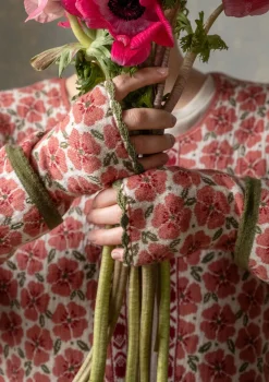 Gudrun Sjödén Torgvante "Anemone" i ekologisk ull