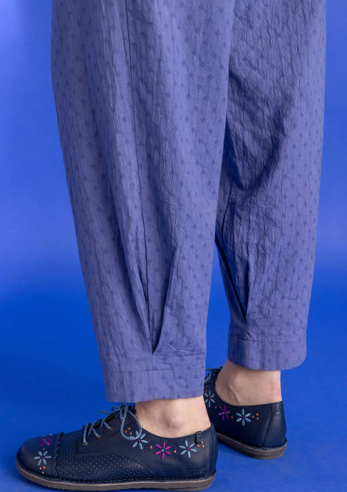 Gudrun Sjödén Vävd byxa i ekologisk bomullsdobby1